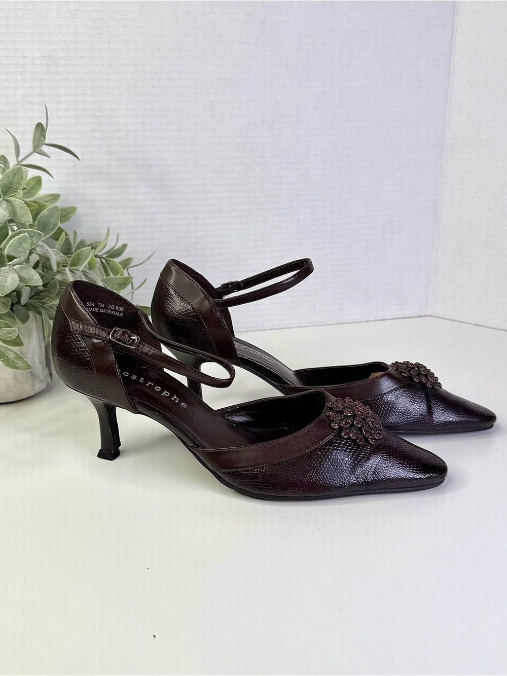 Apostrophe Jett Brown Pointed Toe Mary Jane Strappy Kitten Heels Women's Size 7M